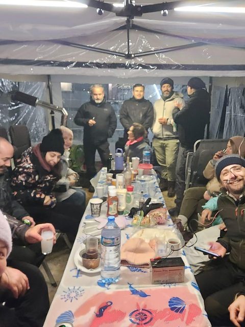 Kış kampında sıcak bir dostluk